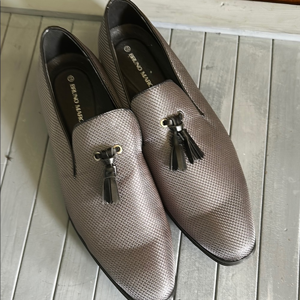 BRUNO MARC Gray Loafers with Tassels and Perforated Design
